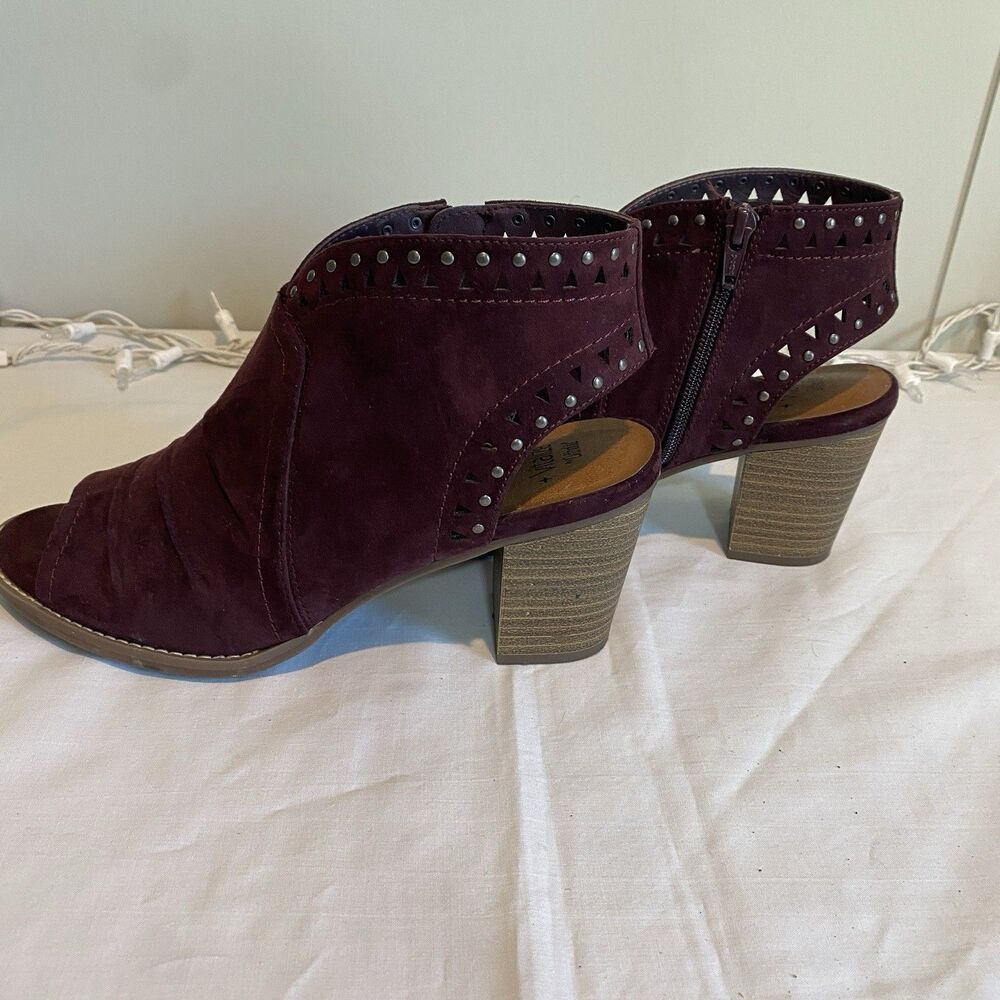 Sonoma women’s Burgandy wine suede block heel open toe Studded Booties size 8